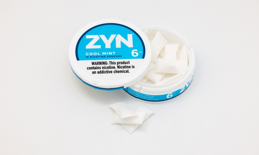 A can of ZYN US Nicotine Pouches in Cool Mint flavour