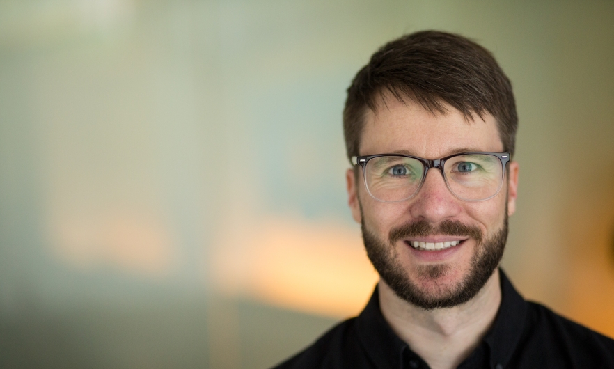 A consultant for medicinal cannabis speaks with a patient. 