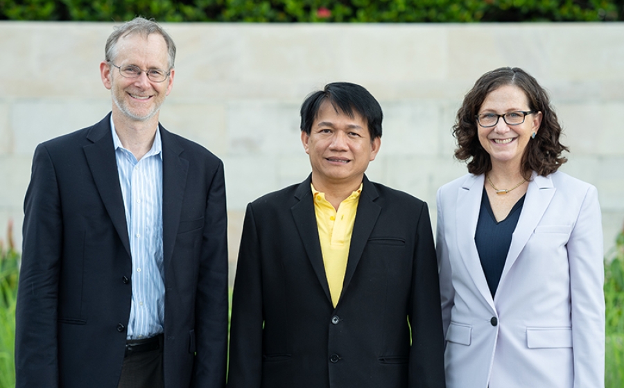 Picture of Tom Inglesby, MD, Director; Dr. Preecha Prempree, Deputy Director, Department of Disease Control, Thailand Ministry of Public Health; and  Anita Cicero, JD, Deputy Director