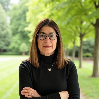 A profile photo of Laura Herrera-Scott