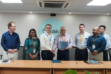 Dr. Judd Walson and Dr. Tahmeed Ahmed shaking hands